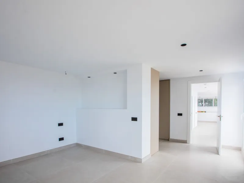 Discover luxury living in this expansive apartment located in La Mairena, boasting a south orientation for abundant natural light and warmth throughout the day. With its own private lift, accessing this exquisite property is effortless and exclusive.
