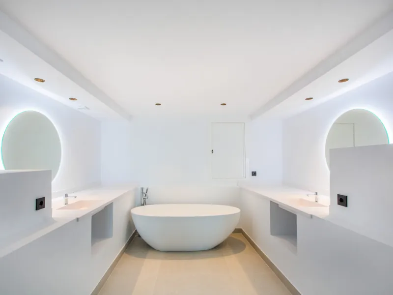 Discover luxury living in this expansive apartment located in La Mairena, boasting a south orientation for abundant natural light and warmth throughout the day. With its own private lift, accessing this exquisite property is effortless and exclusive.