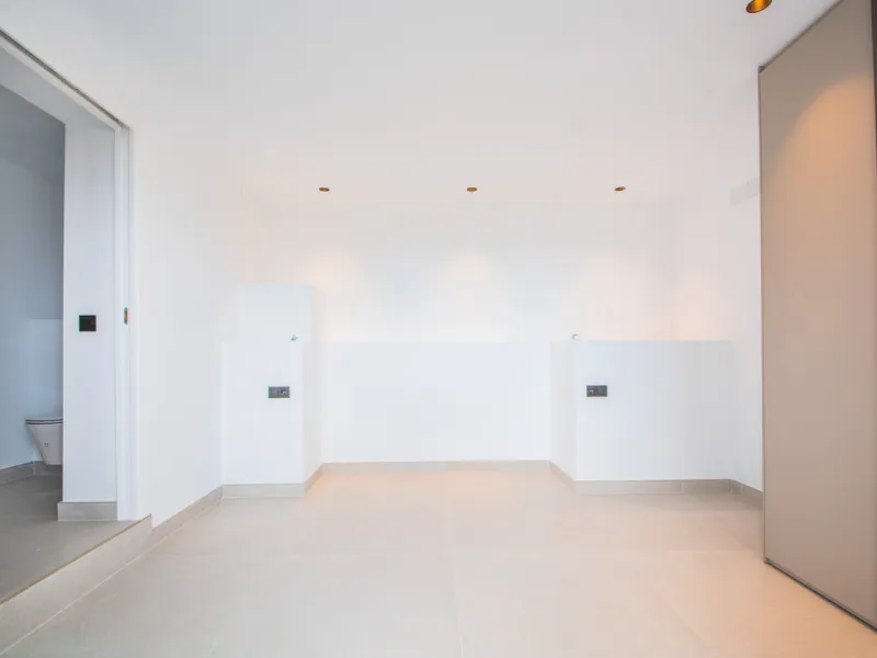 Discover luxury living in this expansive apartment located in La Mairena, boasting a south orientation for abundant natural light and warmth throughout the day. With its own private lift, accessing this exquisite property is effortless and exclusive.