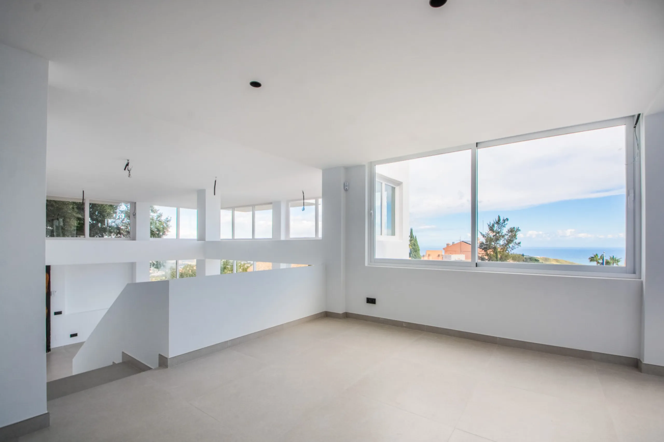 Discover luxury living in this expansive apartment located in La Mairena, boasting a south orientation for abundant natural light and warmth throughout the day. With its own private lift, accessing this exquisite property is effortless and exclusive.