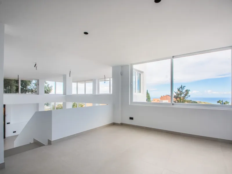 Discover luxury living in this expansive apartment located in La Mairena, boasting a south orientation for abundant natural light and warmth throughout the day. With its own private lift, accessing this exquisite property is effortless and exclusive.