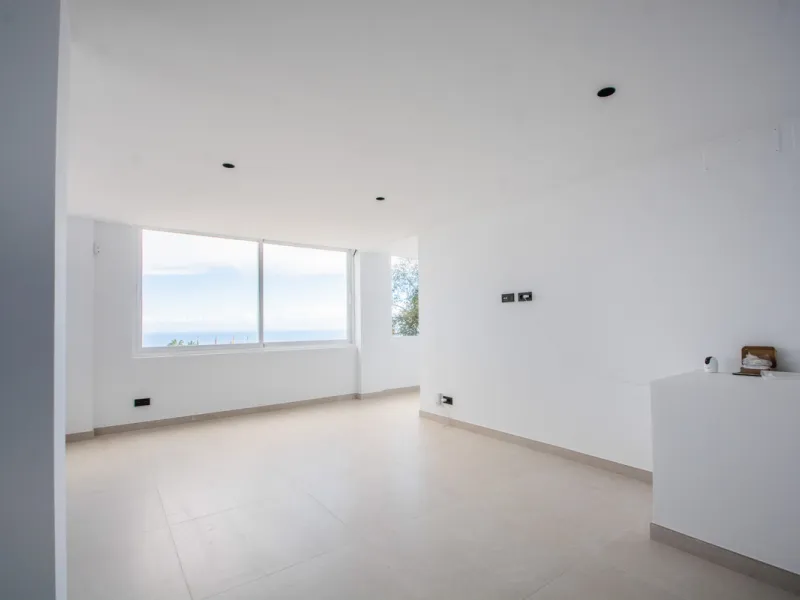 Discover luxury living in this expansive apartment located in La Mairena, boasting a south orientation for abundant natural light and warmth throughout the day. With its own private lift, accessing this exquisite property is effortless and exclusive.