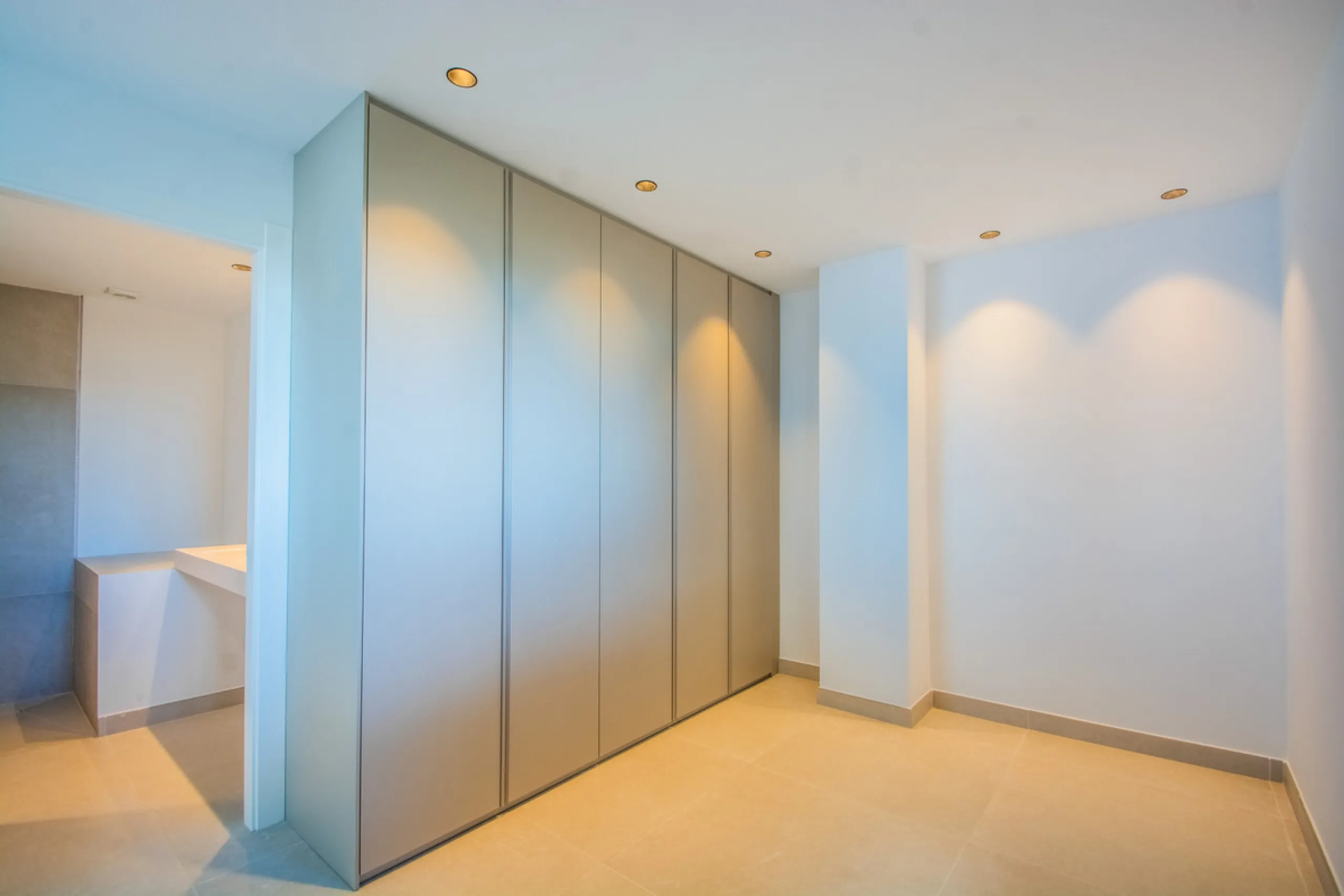 Discover luxury living in this expansive apartment located in La Mairena, boasting a south orientation for abundant natural light and warmth throughout the day. With its own private lift, accessing this exquisite property is effortless and exclusive.