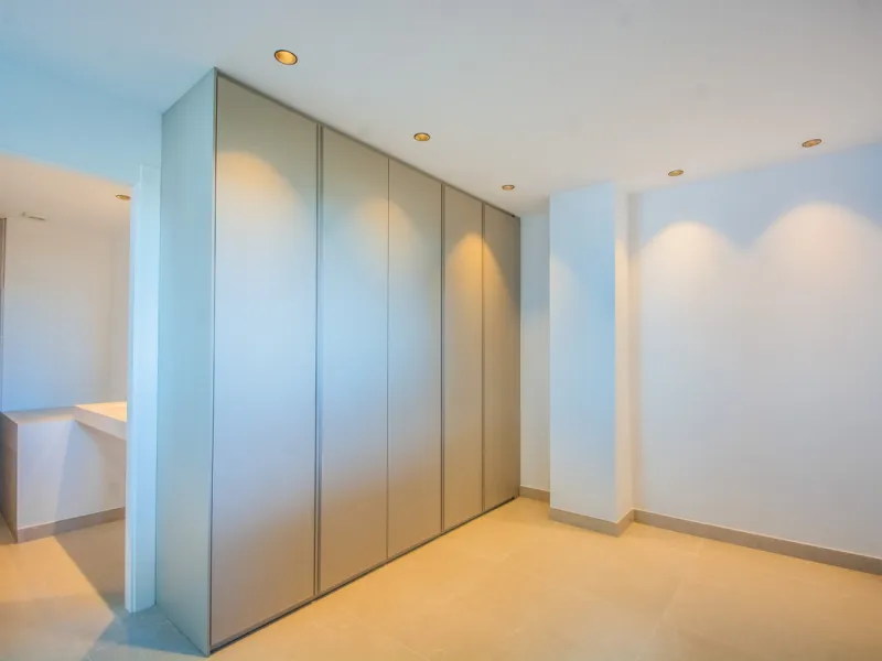 Discover luxury living in this expansive apartment located in La Mairena, boasting a south orientation for abundant natural light and warmth throughout the day. With its own private lift, accessing this exquisite property is effortless and exclusive.