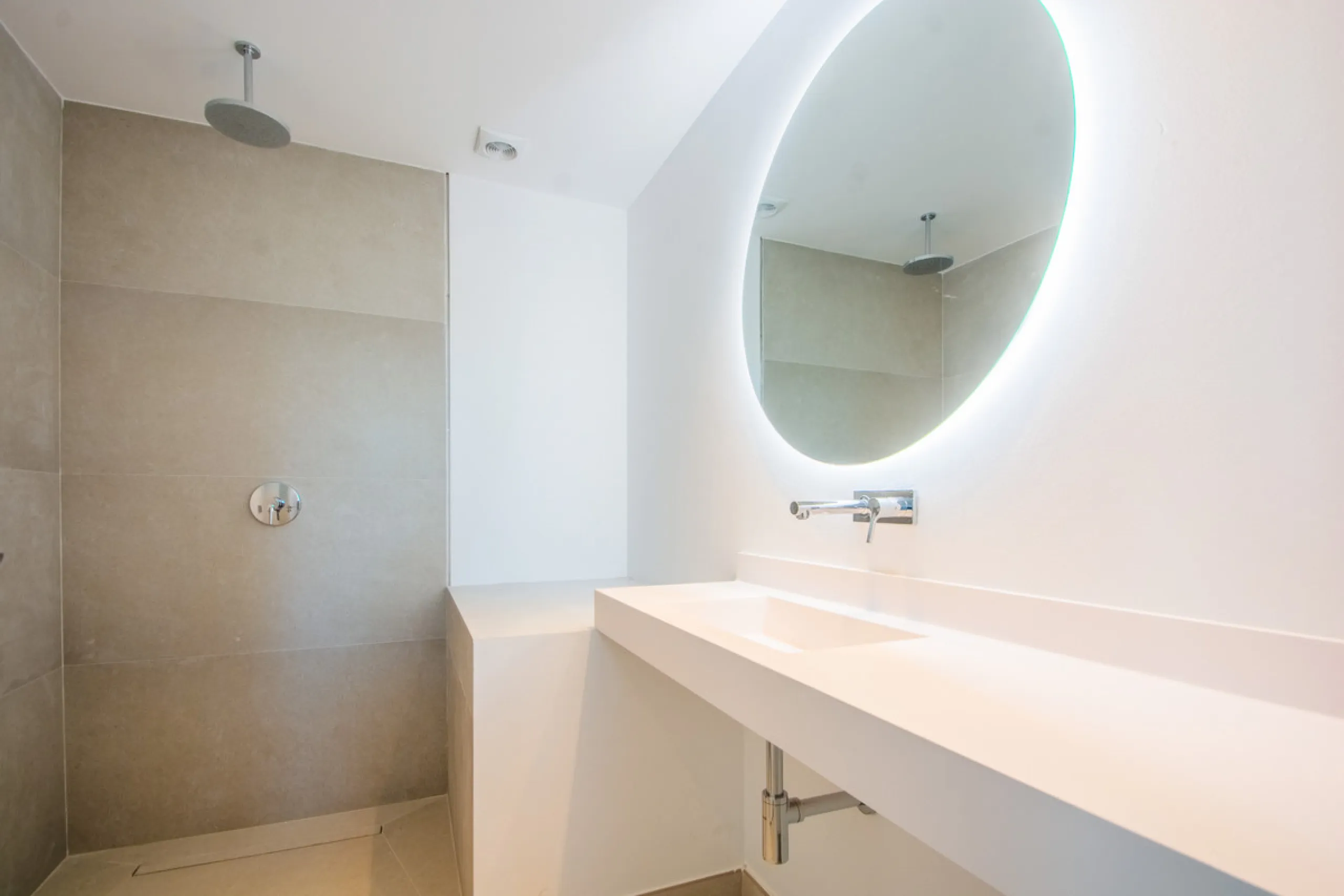 Discover luxury living in this expansive apartment located in La Mairena, boasting a south orientation for abundant natural light and warmth throughout the day. With its own private lift, accessing this exquisite property is effortless and exclusive.