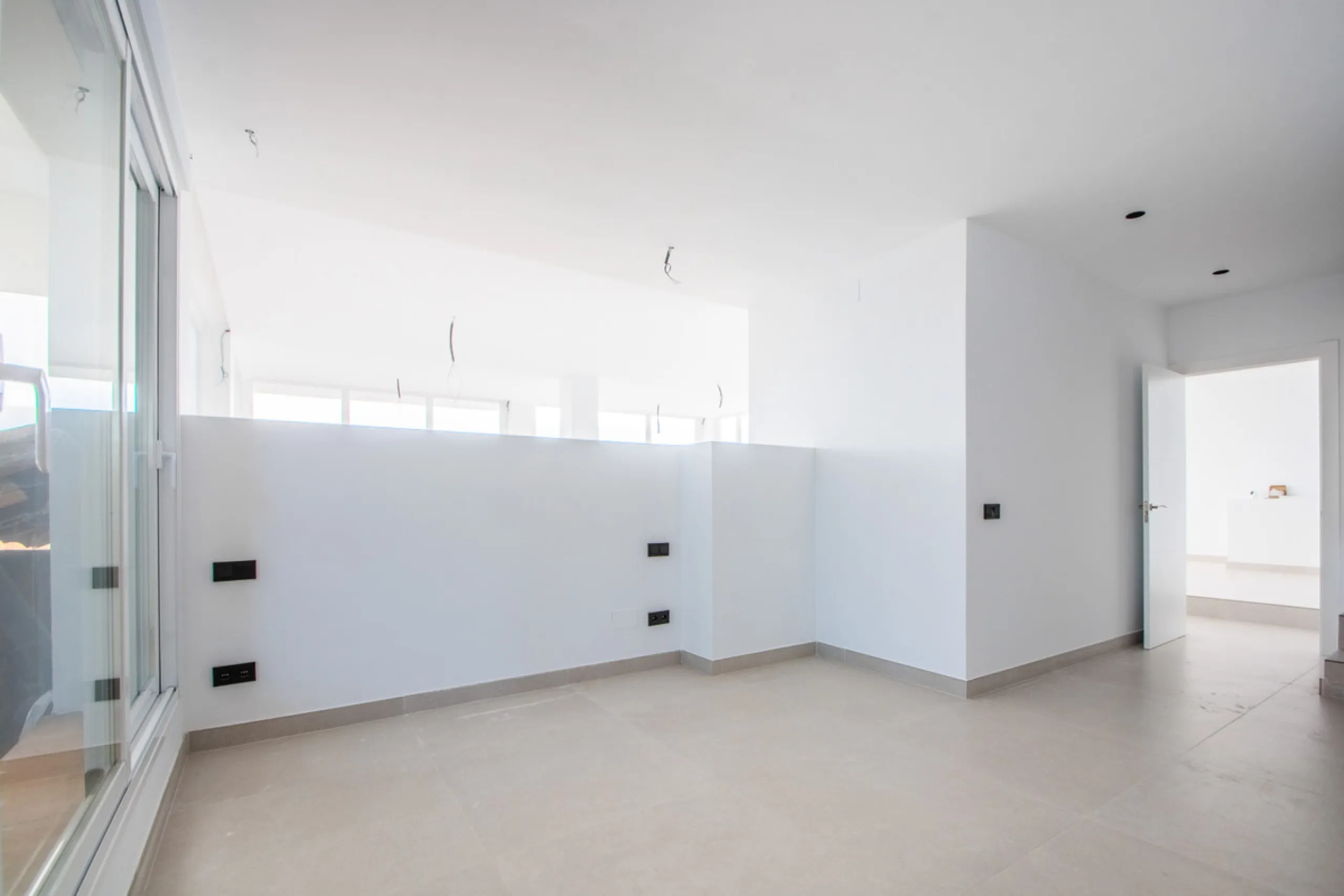 Discover luxury living in this expansive apartment located in La Mairena, boasting a south orientation for abundant natural light and warmth throughout the day. With its own private lift, accessing this exquisite property is effortless and exclusive.
