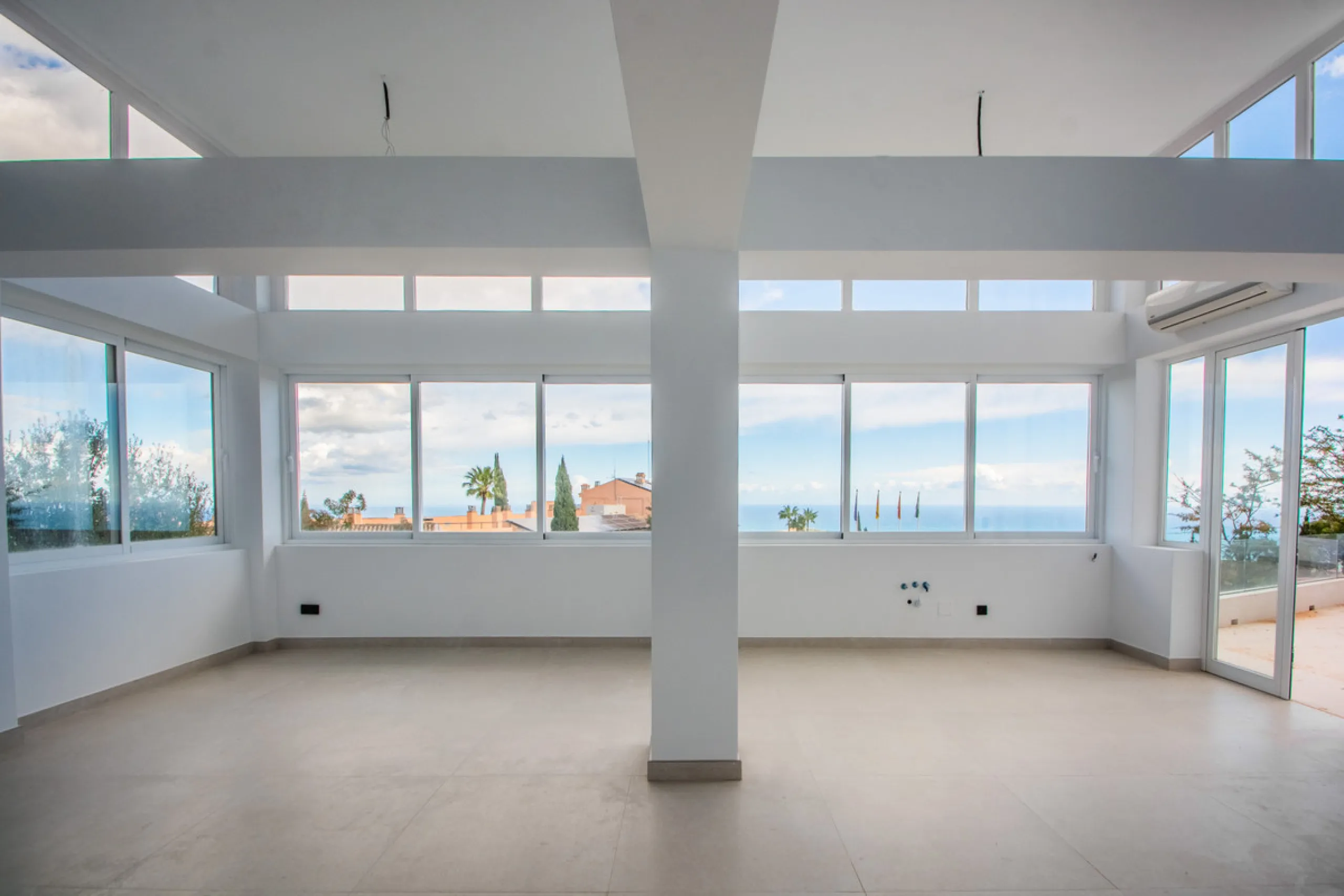 Discover luxury living in this expansive apartment located in La Mairena, boasting a south orientation for abundant natural light and warmth throughout the day. With its own private lift, accessing this exquisite property is effortless and exclusive.