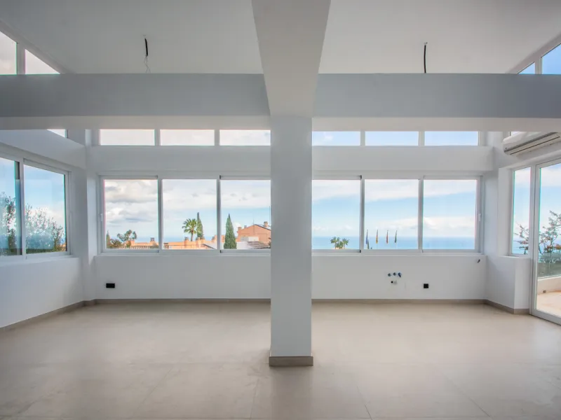 Discover luxury living in this expansive apartment located in La Mairena, boasting a south orientation for abundant natural light and warmth throughout the day. With its own private lift, accessing this exquisite property is effortless and exclusive.
