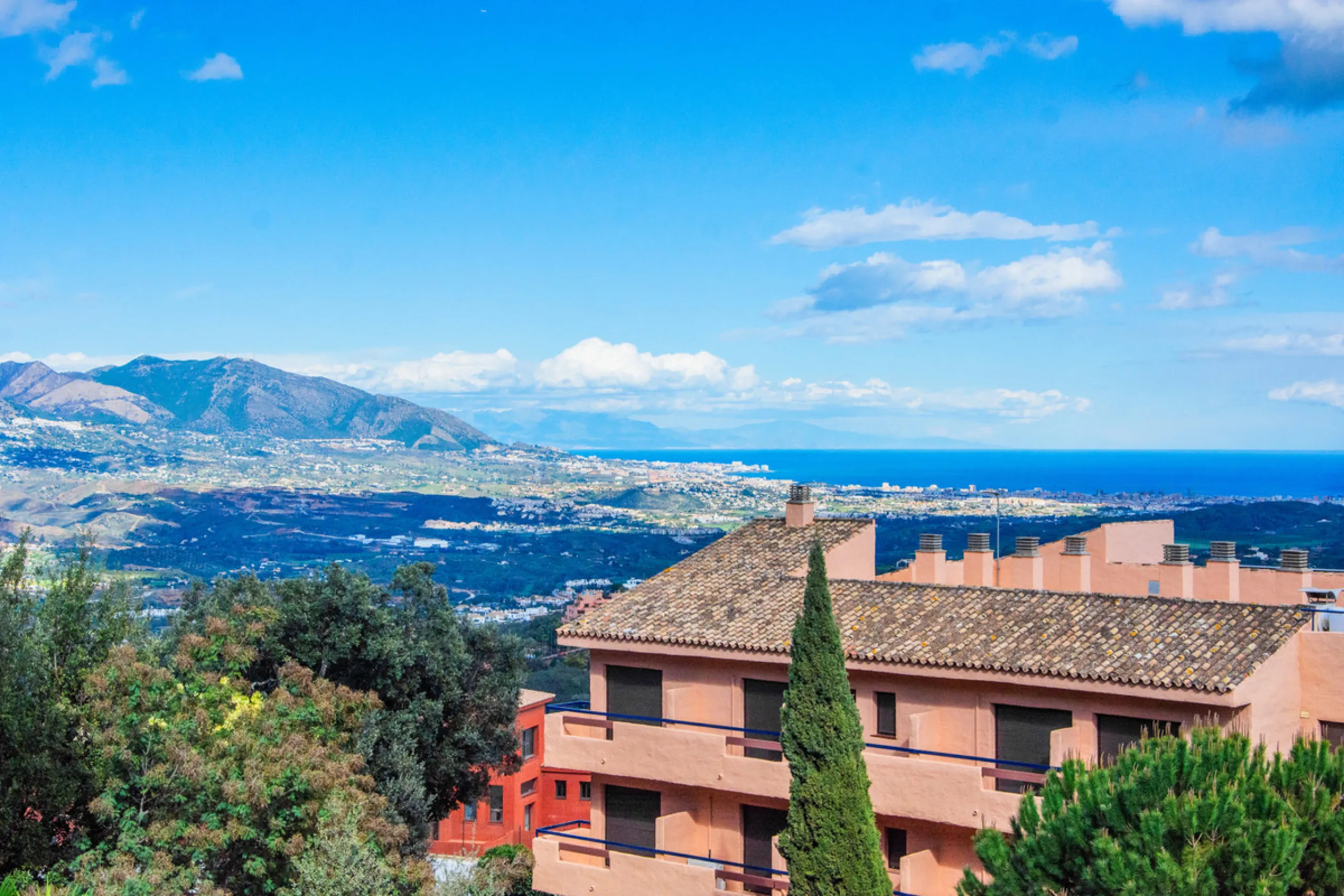 Discover luxury living in this expansive apartment located in La Mairena, boasting a south orientation for abundant natural light and warmth throughout the day. With its own private lift, accessing this exquisite property is effortless and exclusive.