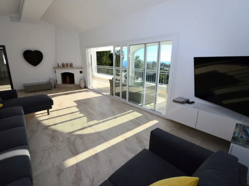 House - Detached Villa в продаже в Benalmadena, Málaga. В доме 6 спален и 5 ванных комнат. Площадь дома 351 м². Площадь участка 800 м²