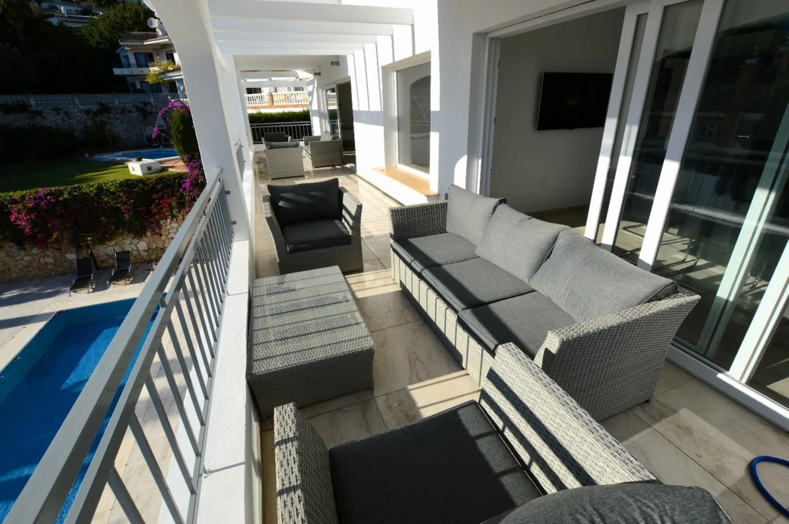 House - Detached Villa в продаже в Benalmadena, Málaga. В доме 6 спален и 5 ванных комнат. Площадь дома 351 м². Площадь участка 800 м²