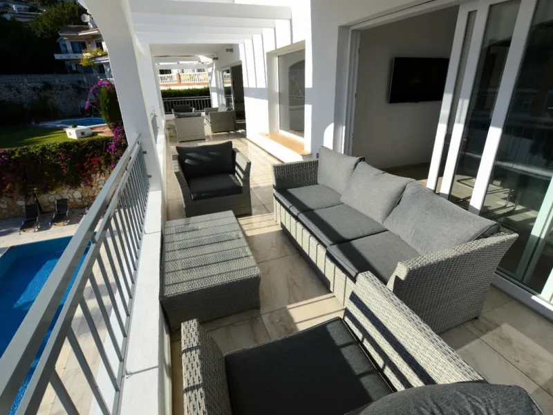 House - Detached Villa в продаже в Benalmadena, Málaga. В доме 6 спален и 5 ванных комнат. Площадь дома 351 м². Площадь участка 800 м²