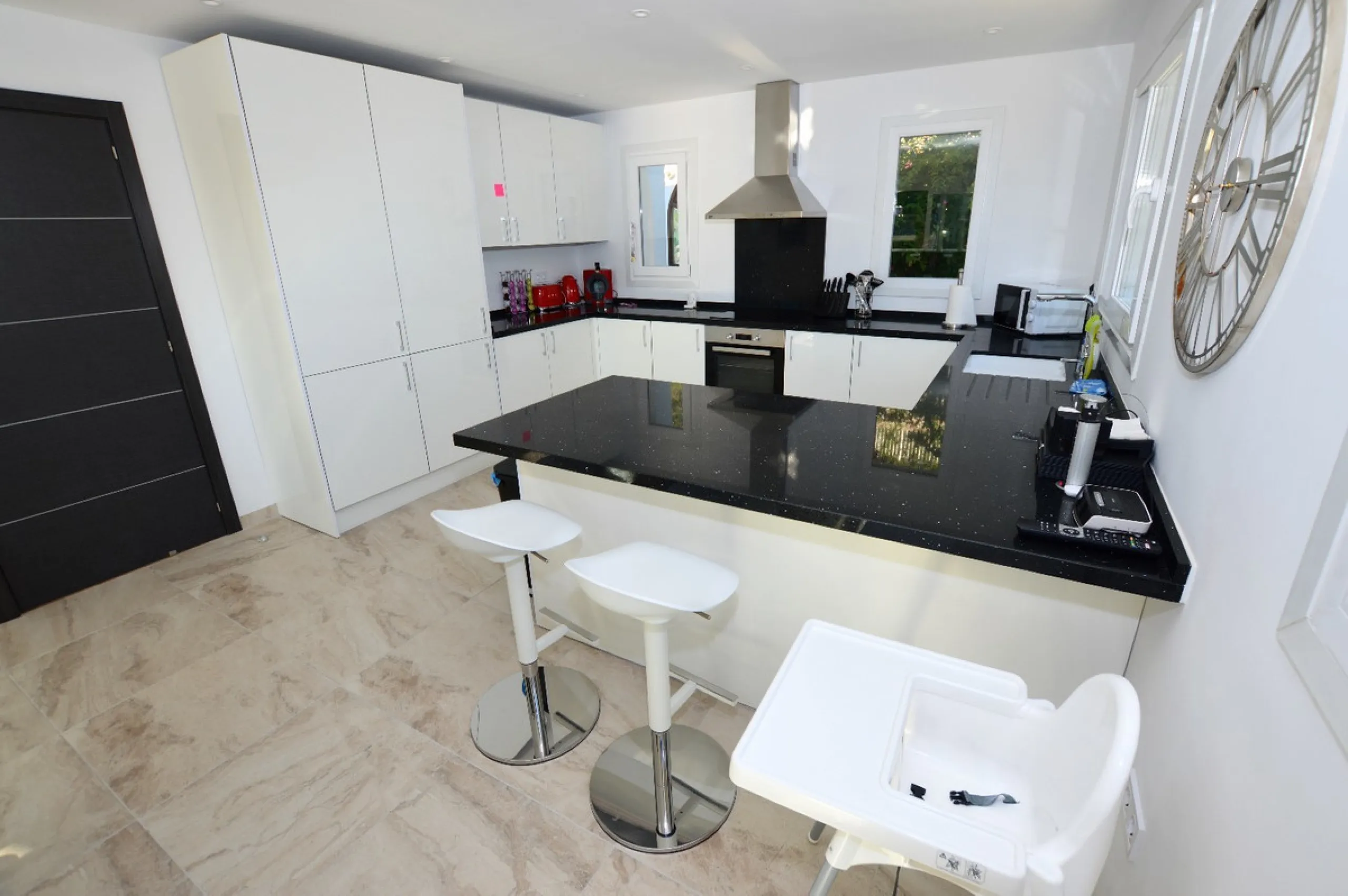 House - Detached Villa в продаже в Benalmadena, Málaga. В доме 6 спален и 5 ванных комнат. Площадь дома 351 м². Площадь участка 800 м²
