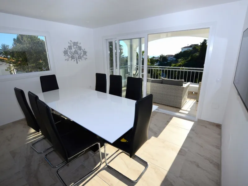 House - Detached Villa в продаже в Benalmadena, Málaga. В доме 6 спален и 5 ванных комнат. Площадь дома 351 м². Площадь участка 800 м²