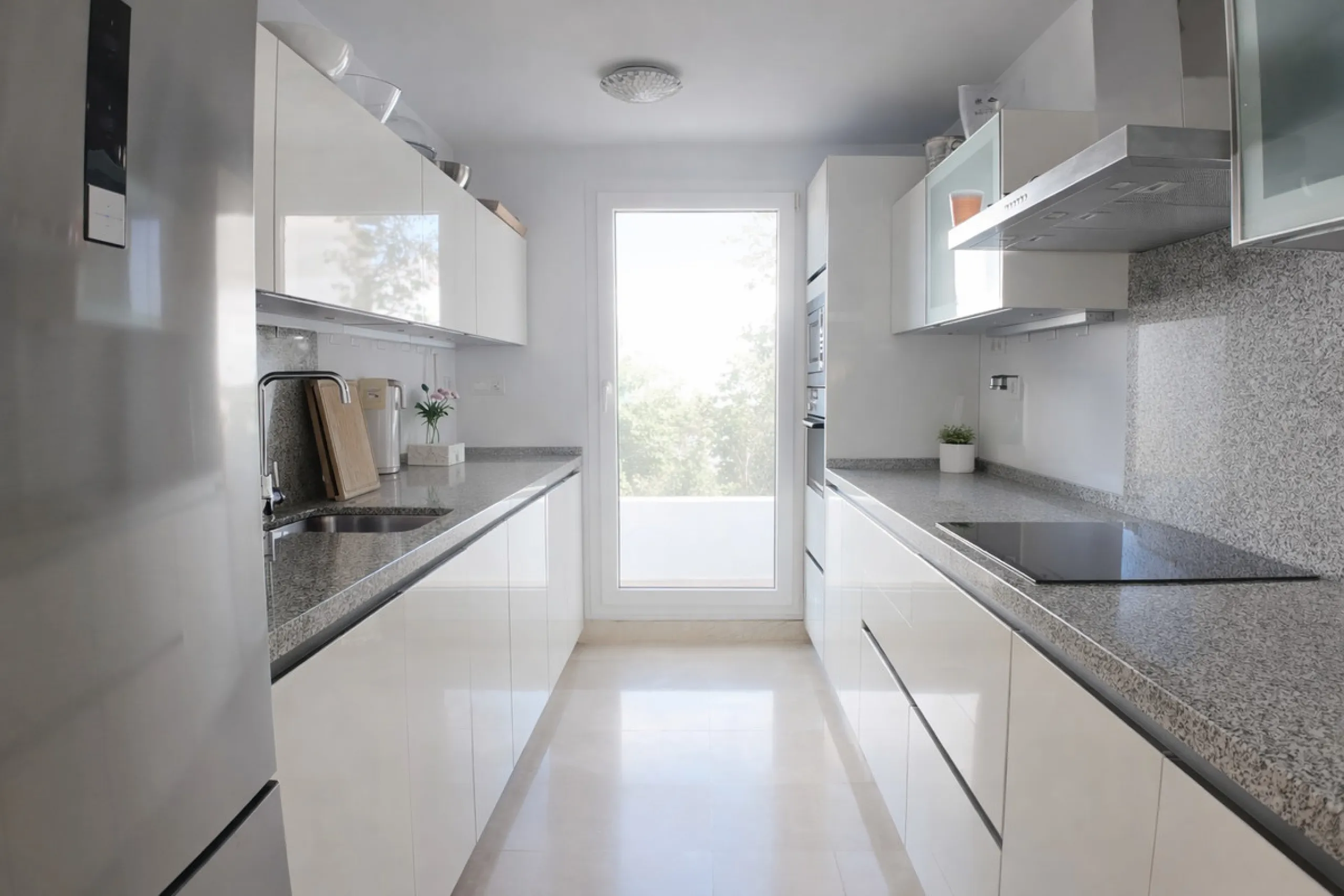 Apartment - Middle Floor Apartment в продаже в Marbella, Málaga. В доме 2 спален и 4 ванных комнат. Площадь дома 154 м²