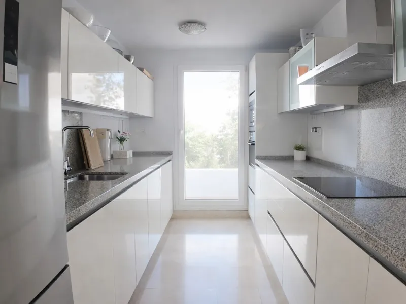 Apartment - Middle Floor Apartment в продаже в Marbella, Málaga. В доме 2 спален и 4 ванных комнат. Площадь дома 154 м²