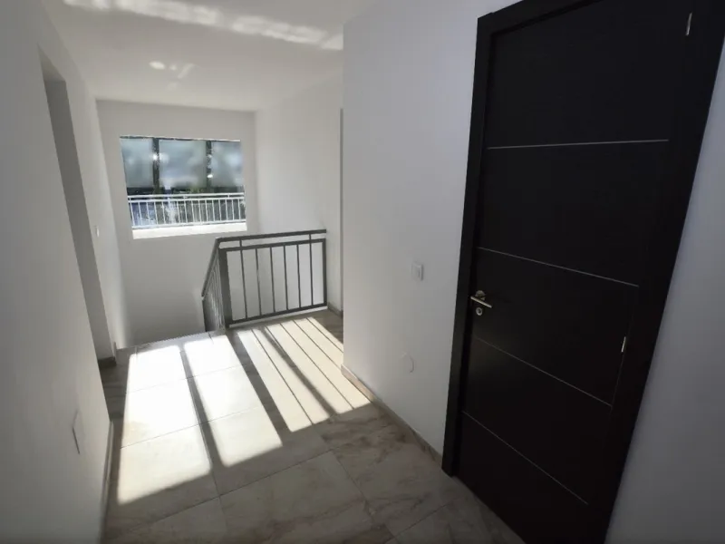 House - Detached Villa в продаже в Benalmadena, Málaga. В доме 6 спален и 5 ванных комнат. Площадь дома 351 м². Площадь участка 800 м²