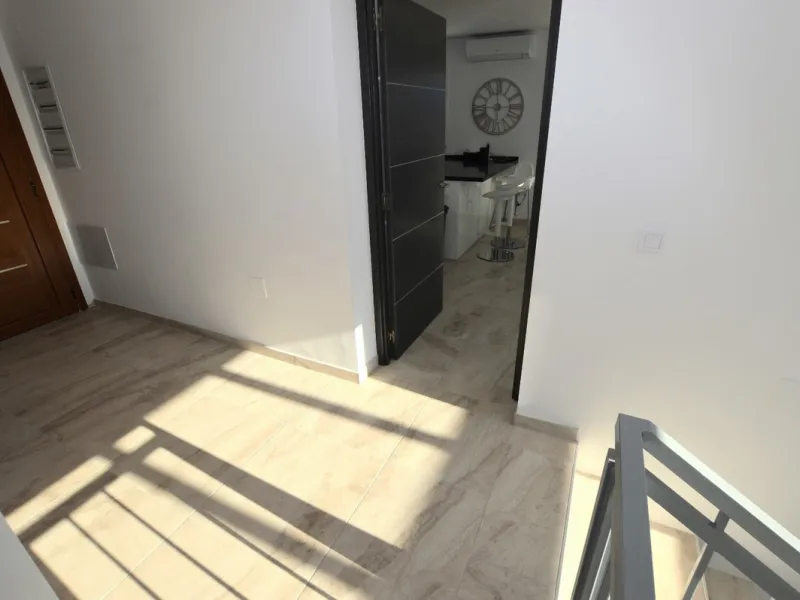 House - Detached Villa в продаже в Benalmadena, Málaga. В доме 6 спален и 5 ванных комнат. Площадь дома 351 м². Площадь участка 800 м²