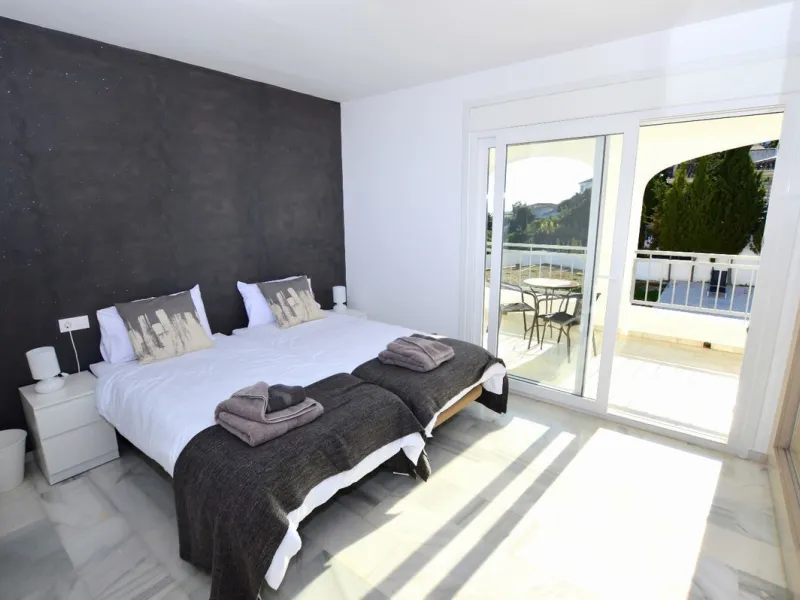 House - Detached Villa в продаже в Benalmadena, Málaga. В доме 6 спален и 5 ванных комнат. Площадь дома 351 м². Площадь участка 800 м²