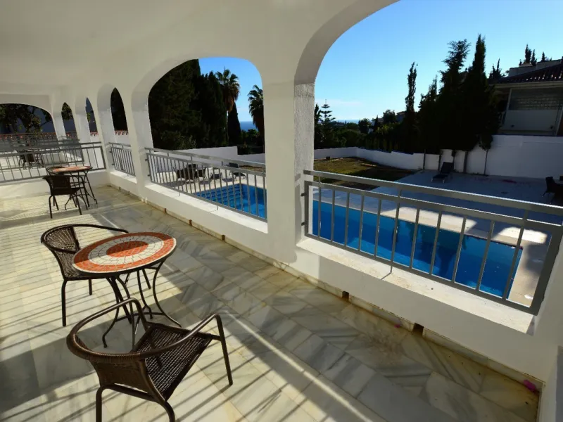 House - Detached Villa в продаже в Benalmadena, Málaga. В доме 6 спален и 5 ванных комнат. Площадь дома 351 м². Площадь участка 800 м²