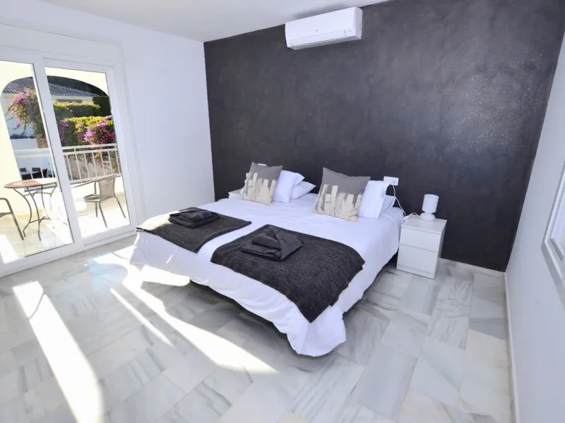 House - Detached Villa в продаже в Benalmadena, Málaga. В доме 6 спален и 5 ванных комнат. Площадь дома 351 м². Площадь участка 800 м²