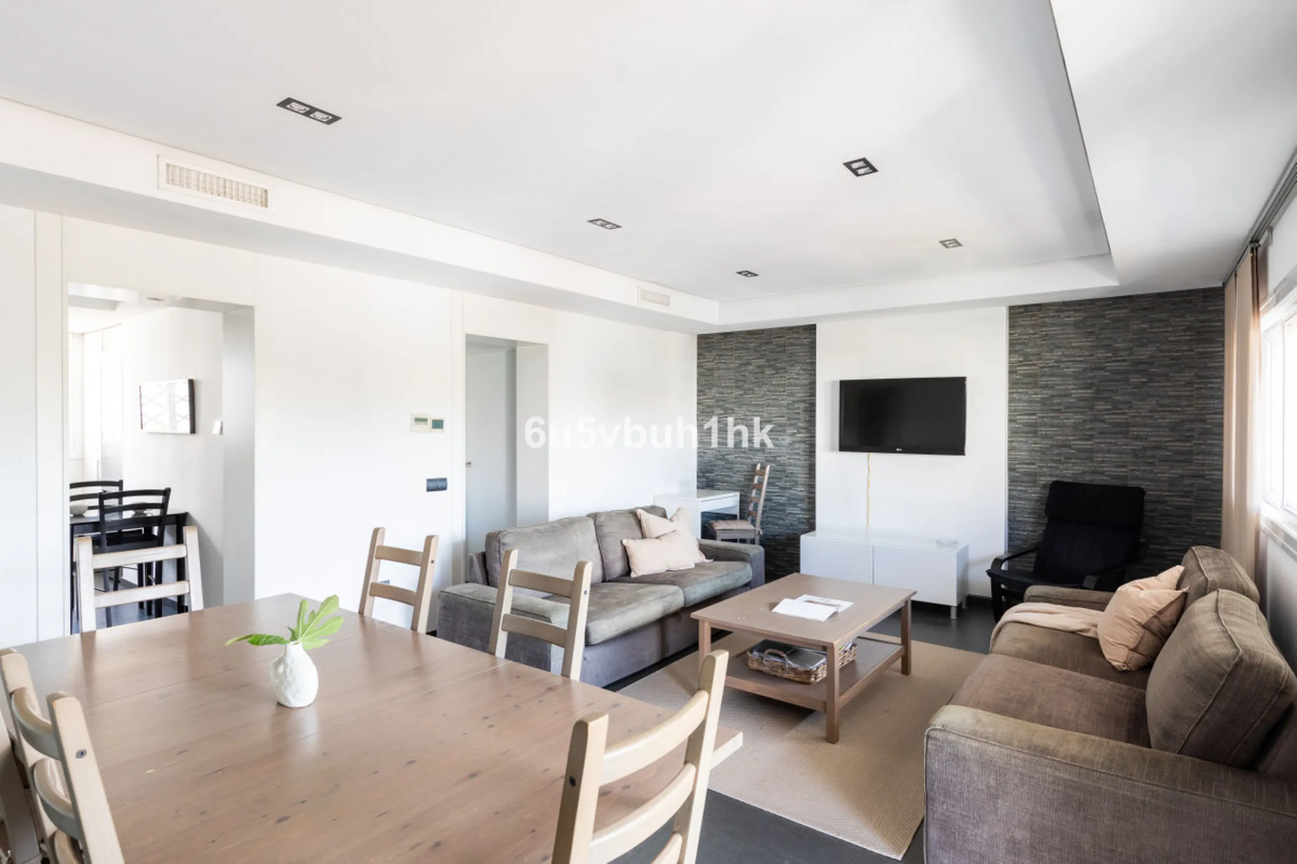 Discover this beautifully presented semi-detached home offering modern comfort and an ideal location in the lower part of Torreblanca.