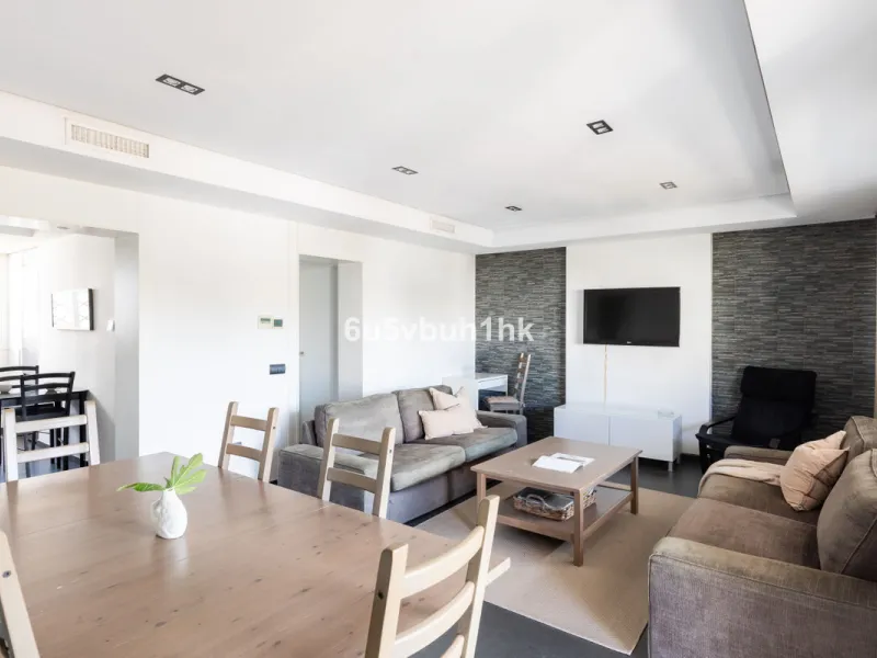 Discover this beautifully presented semi-detached home offering modern comfort and an ideal location in the lower part of Torreblanca.