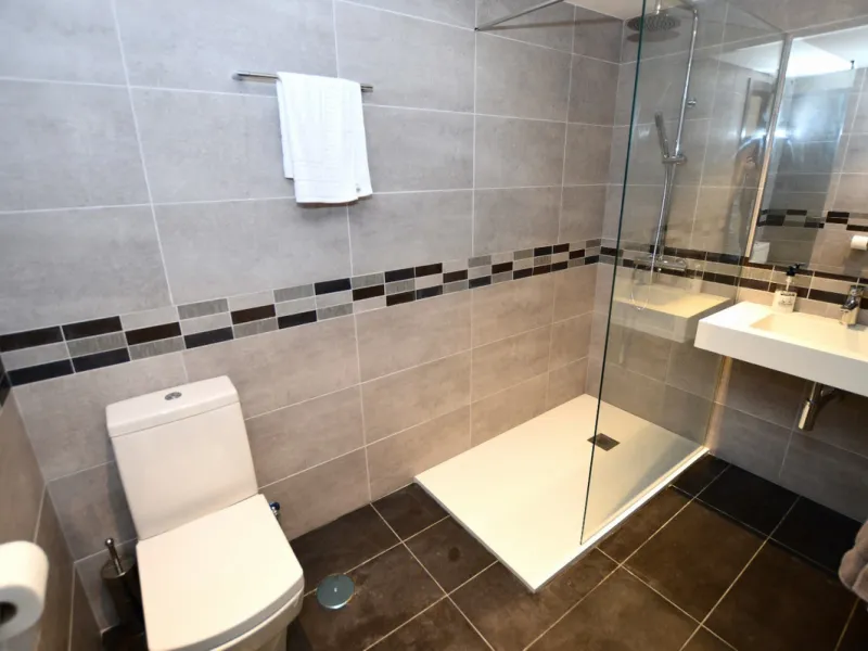 House - Detached Villa в продаже в Benalmadena, Málaga. В доме 6 спален и 5 ванных комнат. Площадь дома 351 м². Площадь участка 800 м²