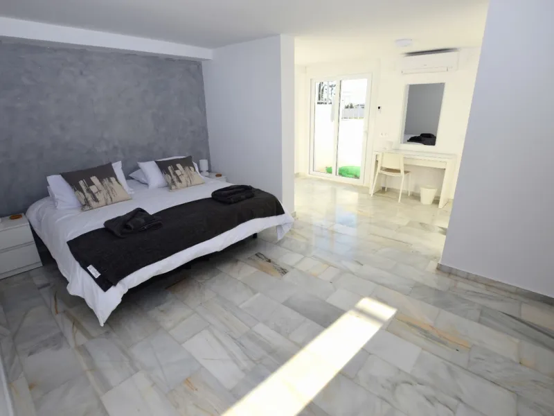 House - Detached Villa в продаже в Benalmadena, Málaga. В доме 6 спален и 5 ванных комнат. Площадь дома 351 м². Площадь участка 800 м²