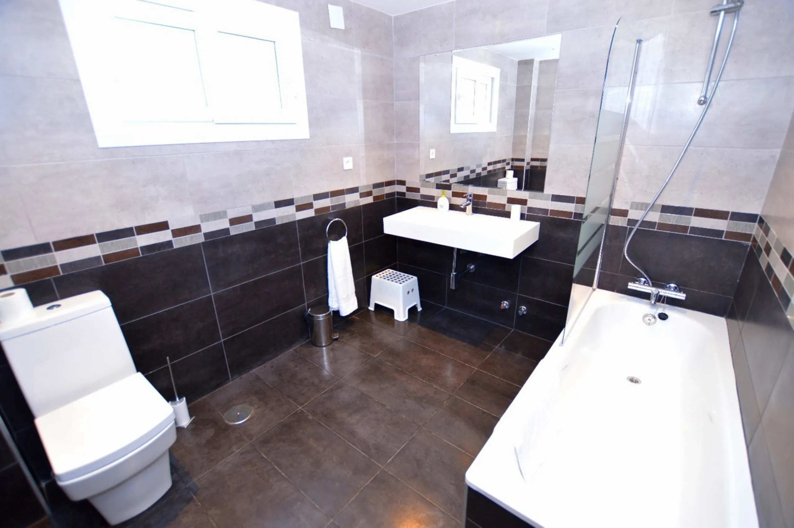 House - Detached Villa в продаже в Benalmadena, Málaga. В доме 6 спален и 5 ванных комнат. Площадь дома 351 м². Площадь участка 800 м²