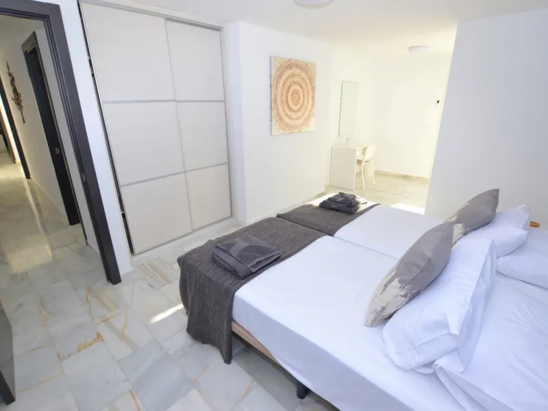 House - Detached Villa в продаже в Benalmadena, Málaga. В доме 6 спален и 5 ванных комнат. Площадь дома 351 м². Площадь участка 800 м²