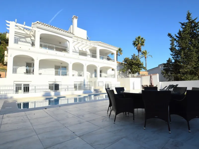 House - Detached Villa в продаже в Benalmadena, Málaga. В доме 6 спален и 5 ванных комнат. Площадь дома 351 м². Площадь участка 800 м²