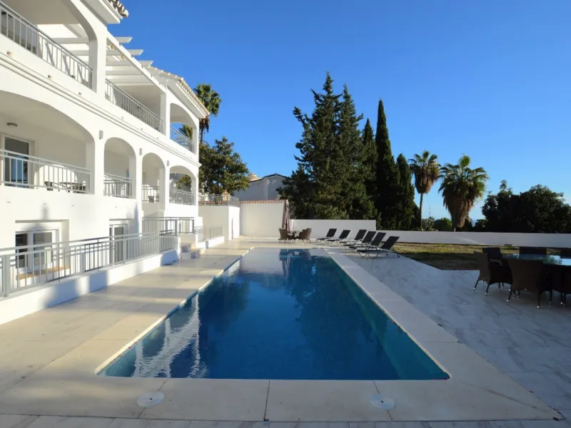 House - Detached Villa в продаже в Benalmadena, Málaga. В доме 6 спален и 5 ванных комнат. Площадь дома 351 м². Площадь участка 800 м²