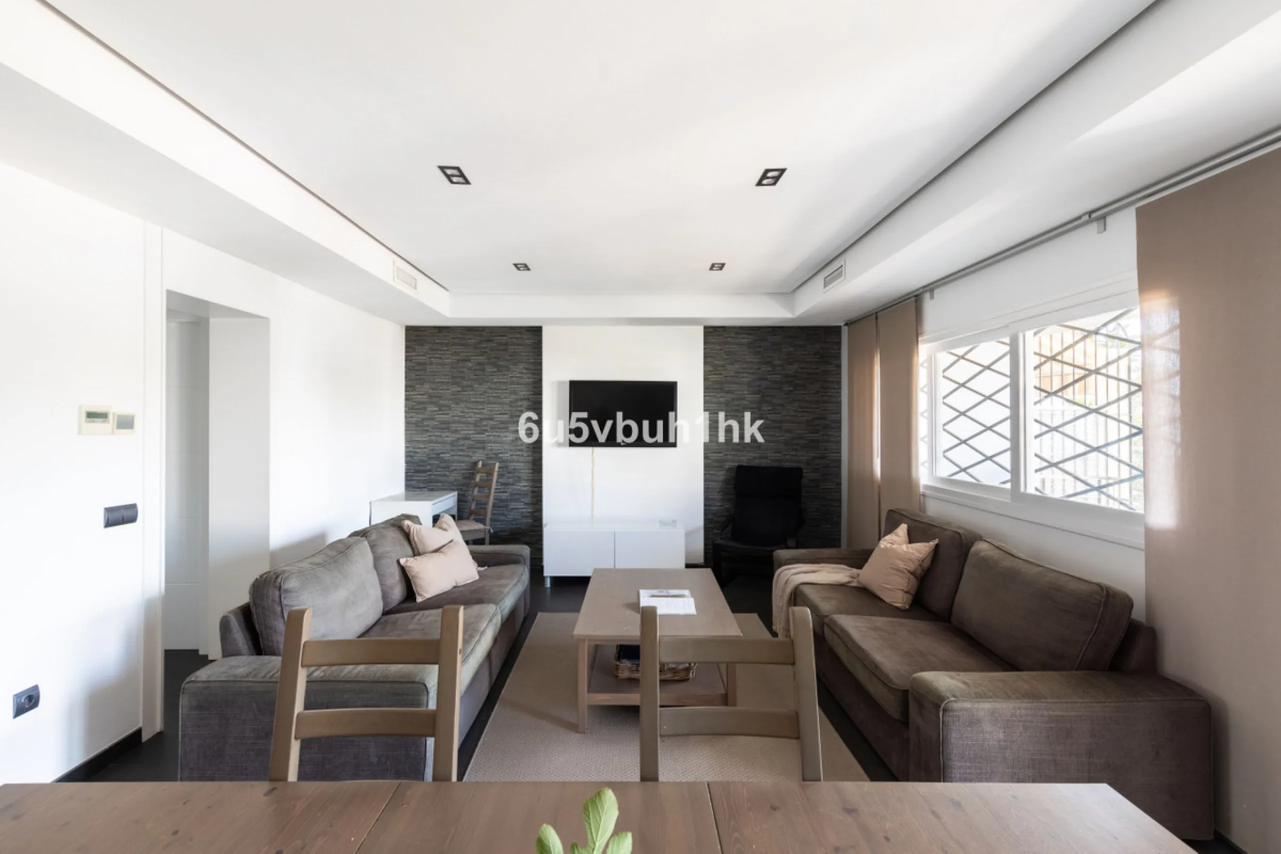 Discover this beautifully presented semi-detached home offering modern comfort and an ideal location in the lower part of Torreblanca.