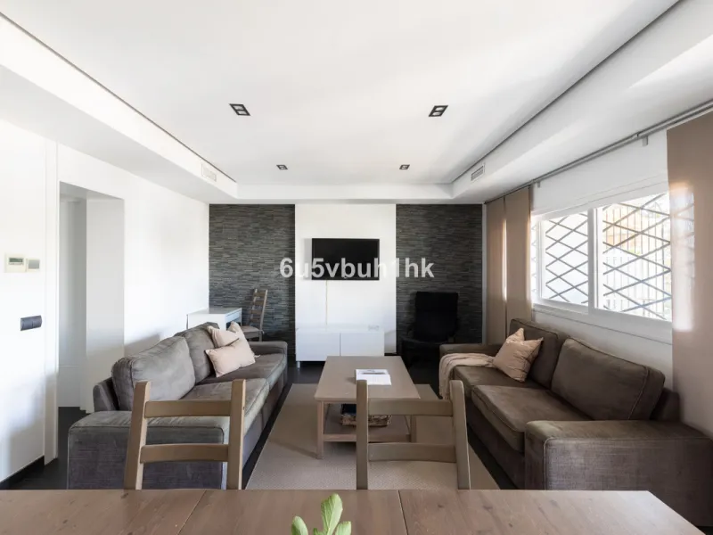 Discover this beautifully presented semi-detached home offering modern comfort and an ideal location in the lower part of Torreblanca.