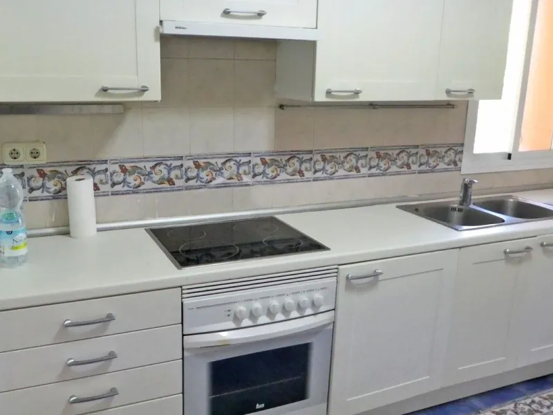 Beautiful 2 bedroom duplex penthouse in a premium urbanization in Guadalmina-Casasola. Only 800 meters from the beach, this property is also close to all amenities you could need, such as supermarkets, petrol station, pharmacy, padel club.. etc. This apar