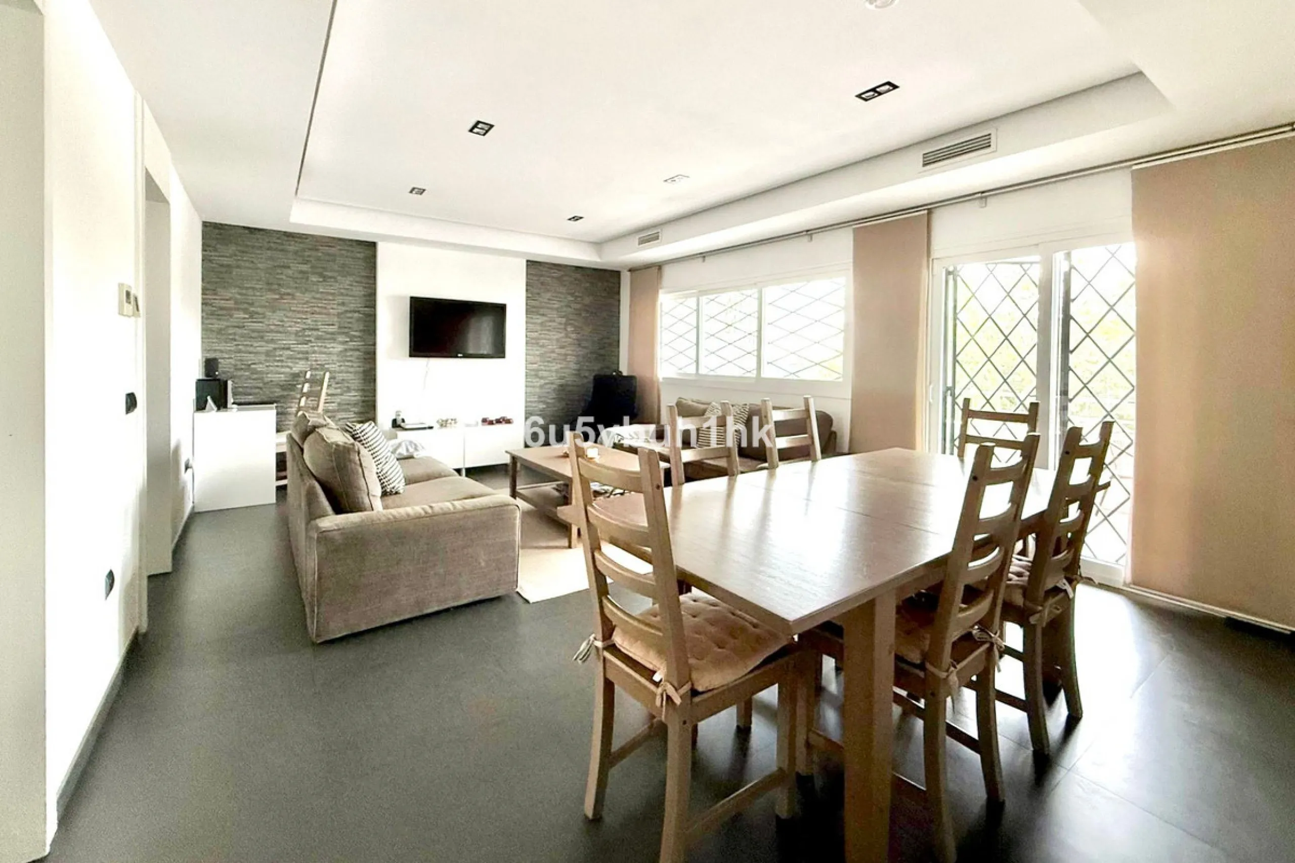 Discover this beautifully presented semi-detached home offering modern comfort and an ideal location in the lower part of Torreblanca.