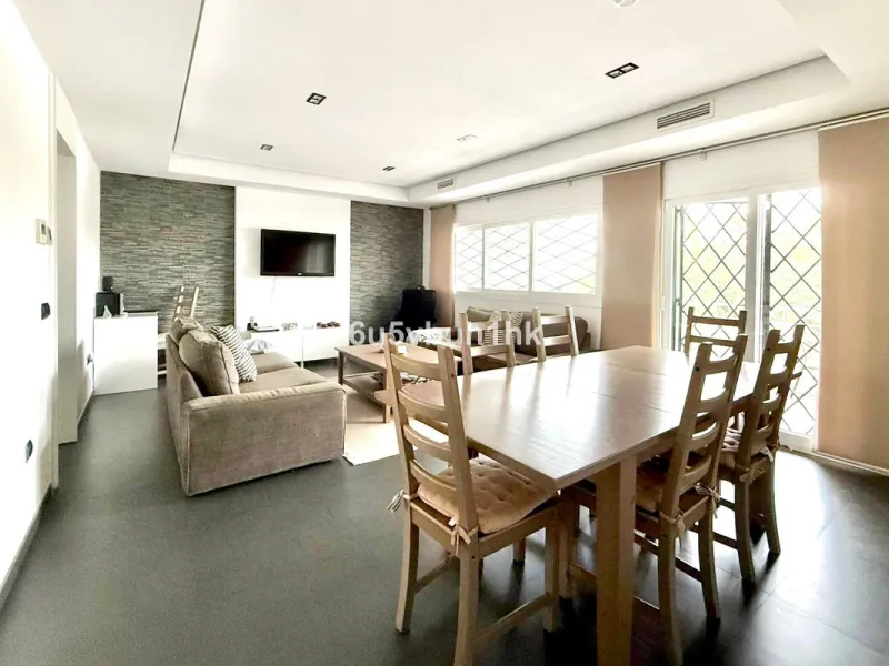 Discover this beautifully presented semi-detached home offering modern comfort and an ideal location in the lower part of Torreblanca.