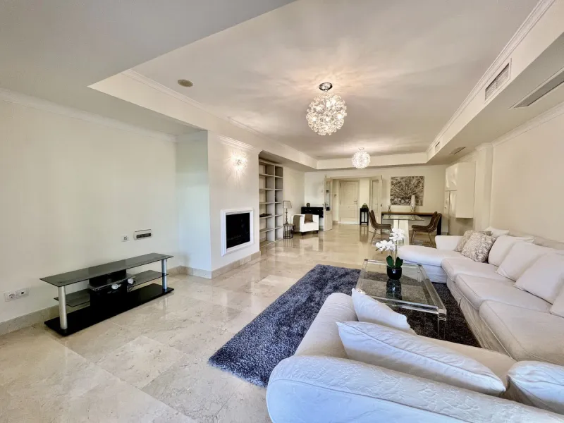 Apartment - Ground Floor Apartment в продаже в Marbella, Málaga. В доме 2 спален и 2 ванных комнат. Площадь дома 140 м²