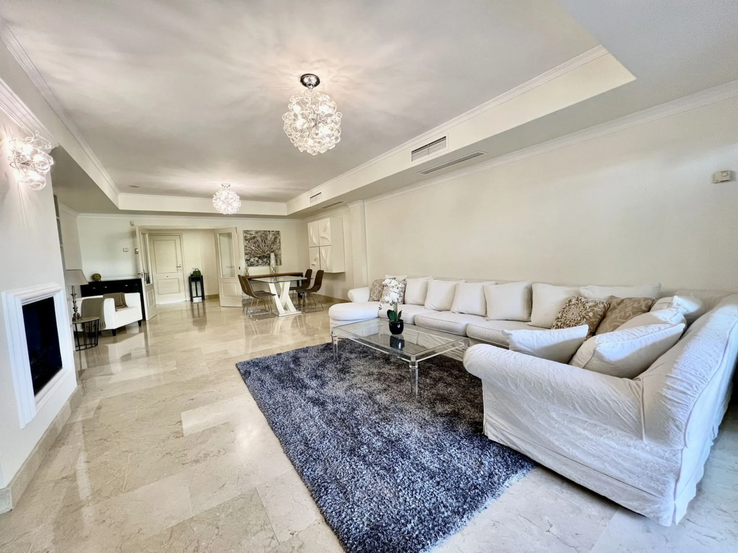 Apartment - Ground Floor Apartment в продаже в Marbella, Málaga. В доме 2 спален и 2 ванных комнат. Площадь дома 140 м²