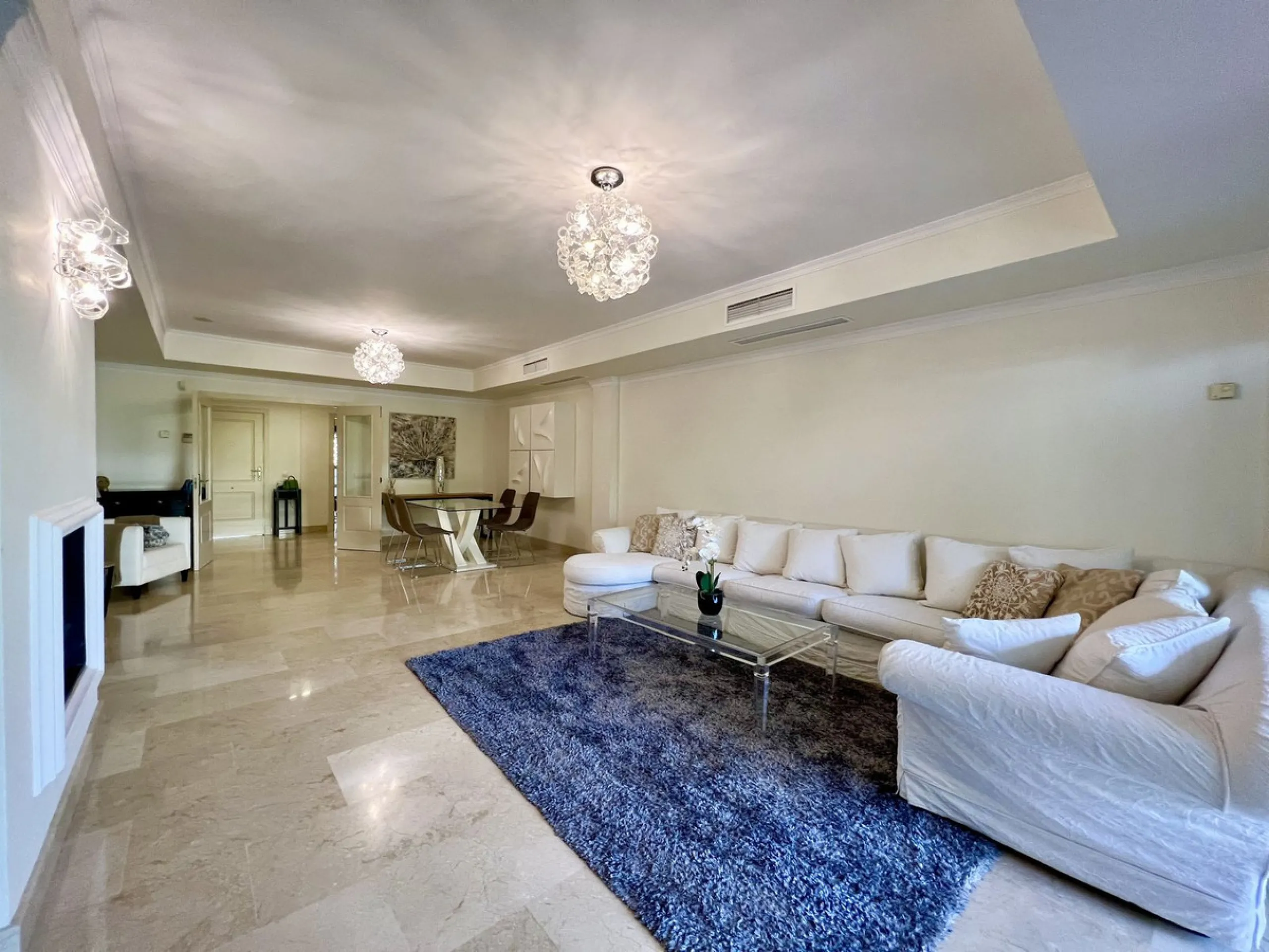 Apartment - Ground Floor Apartment в продаже в Marbella, Málaga. В доме 2 спален и 2 ванных комнат. Площадь дома 140 м²