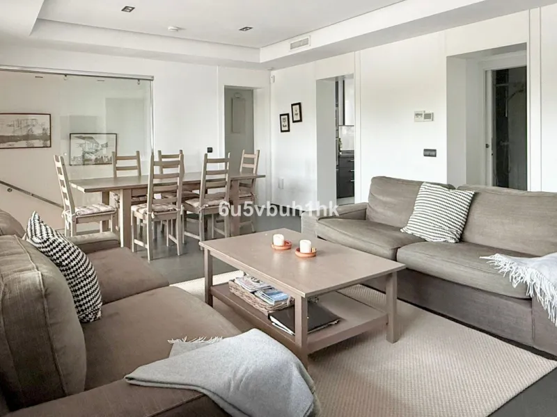 Discover this beautifully presented semi-detached home offering modern comfort and an ideal location in the lower part of Torreblanca.