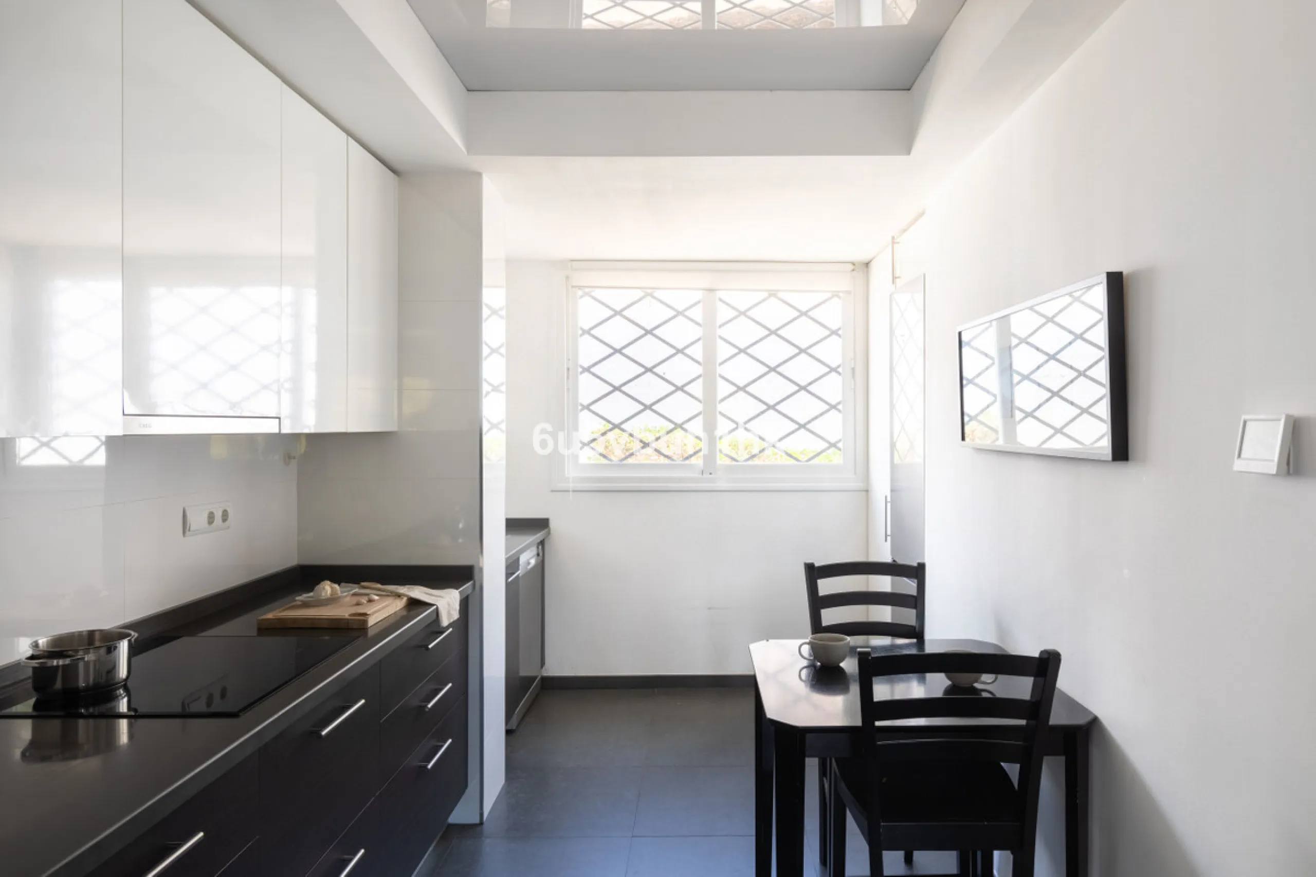 Discover this beautifully presented semi-detached home offering modern comfort and an ideal location in the lower part of Torreblanca.