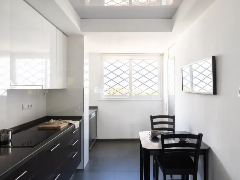Discover this beautifully presented semi-detached home offering modern comfort and an ideal location in the lower part of Torreblanca.