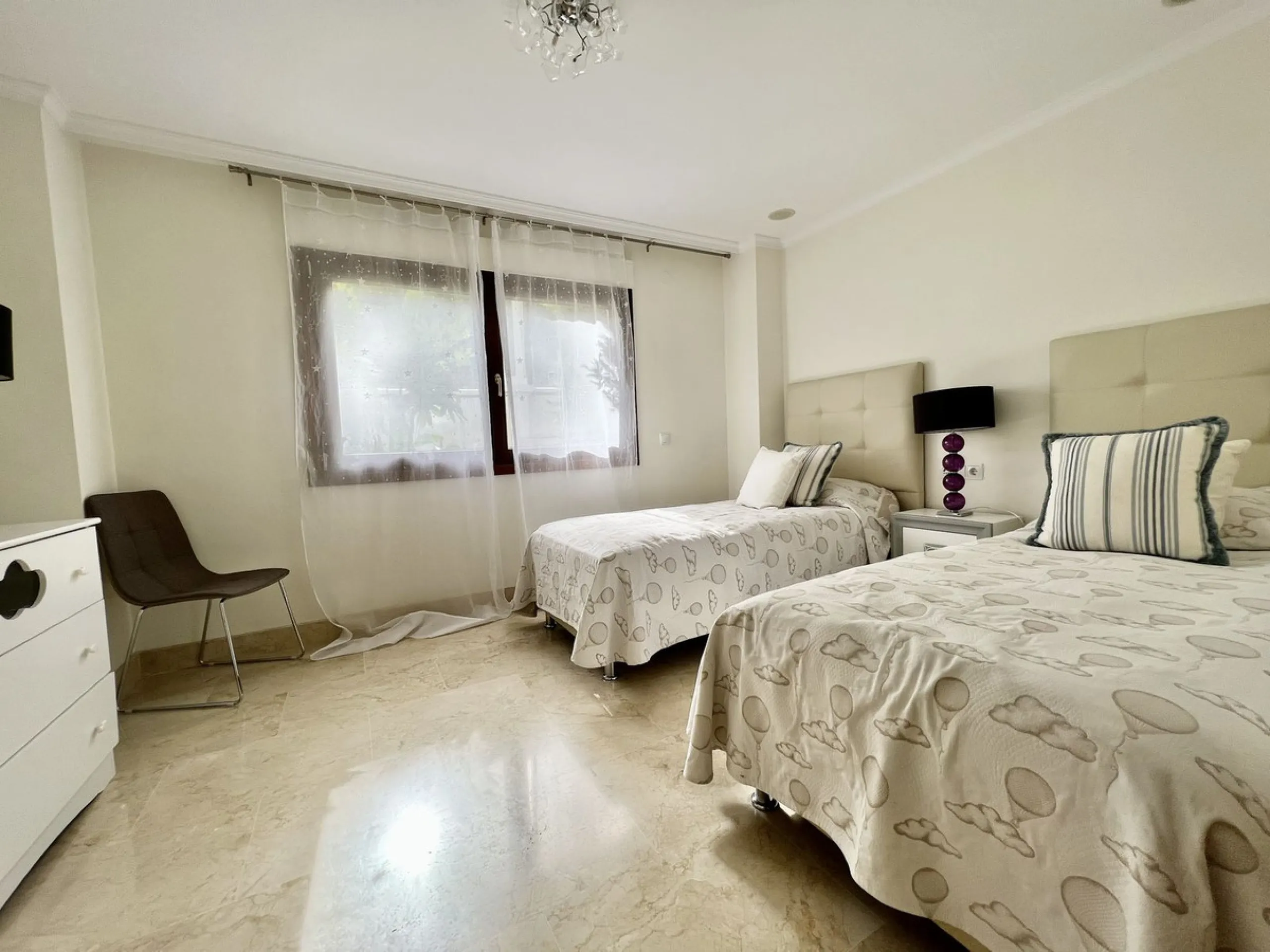 Apartment - Ground Floor Apartment в продаже в Marbella, Málaga. В доме 2 спален и 2 ванных комнат. Площадь дома 140 м²