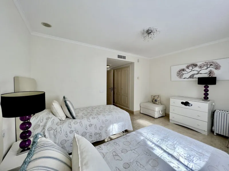 Apartment - Ground Floor Apartment в продаже в Marbella, Málaga. В доме 2 спален и 2 ванных комнат. Площадь дома 140 м²