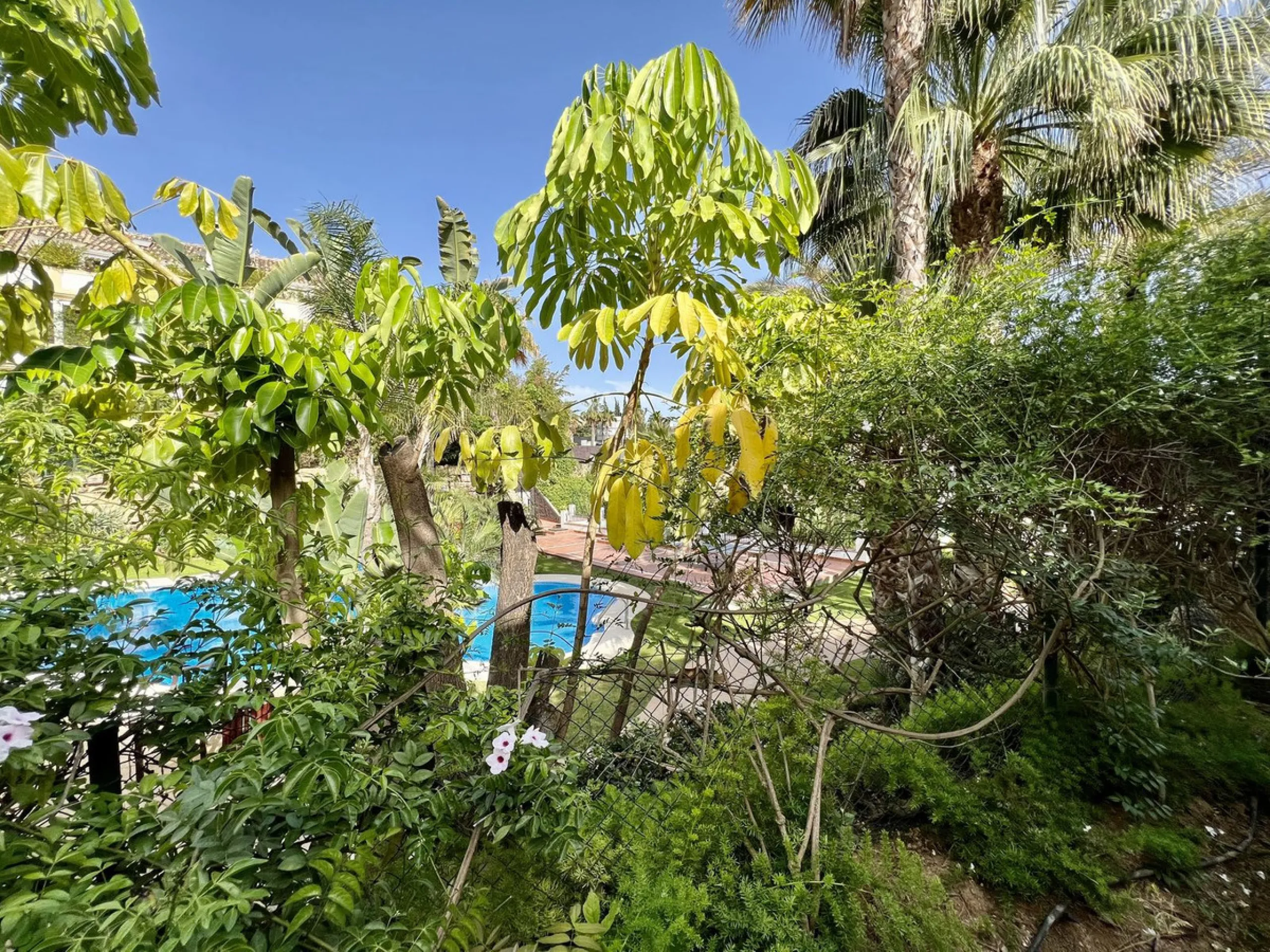 Apartment - Ground Floor Apartment в продаже в Marbella, Málaga. В доме 2 спален и 2 ванных комнат. Площадь дома 140 м²