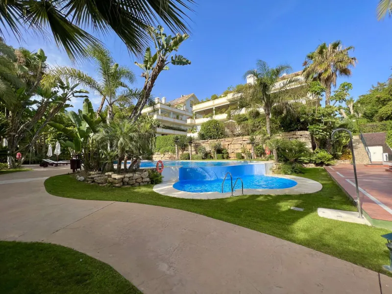 Apartment - Ground Floor Apartment в продаже в Marbella, Málaga. В доме 2 спален и 2 ванных комнат. Площадь дома 140 м²