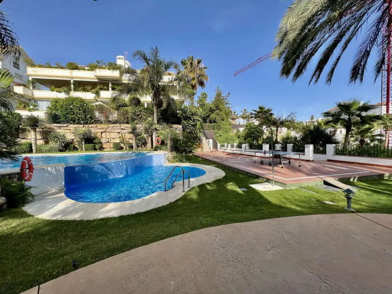 Apartment - Ground Floor Apartment в продаже в Marbella, Málaga. В доме 2 спален и 2 ванных комнат. Площадь дома 140 м²