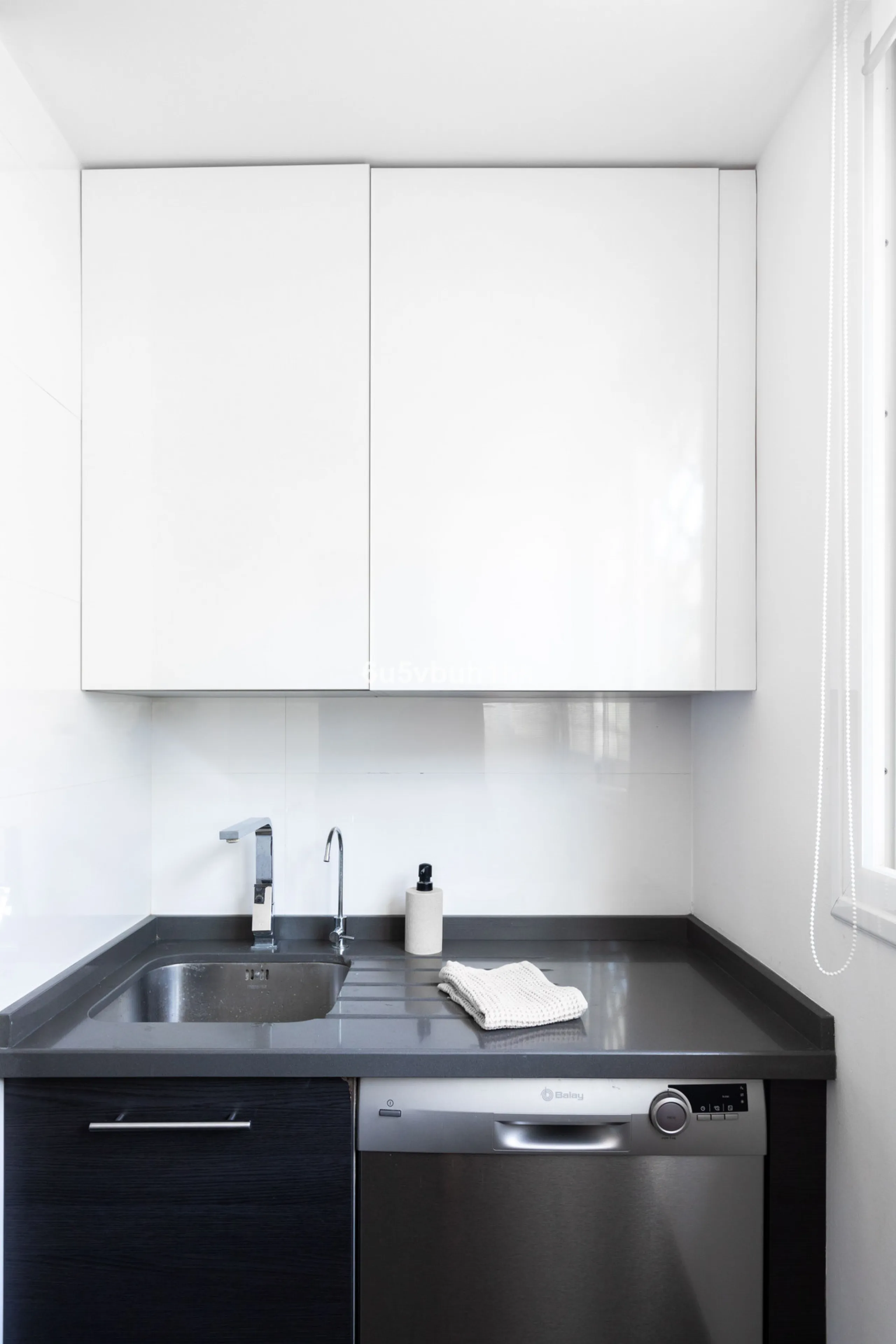 Discover this beautifully presented semi-detached home offering modern comfort and an ideal location in the lower part of Torreblanca.